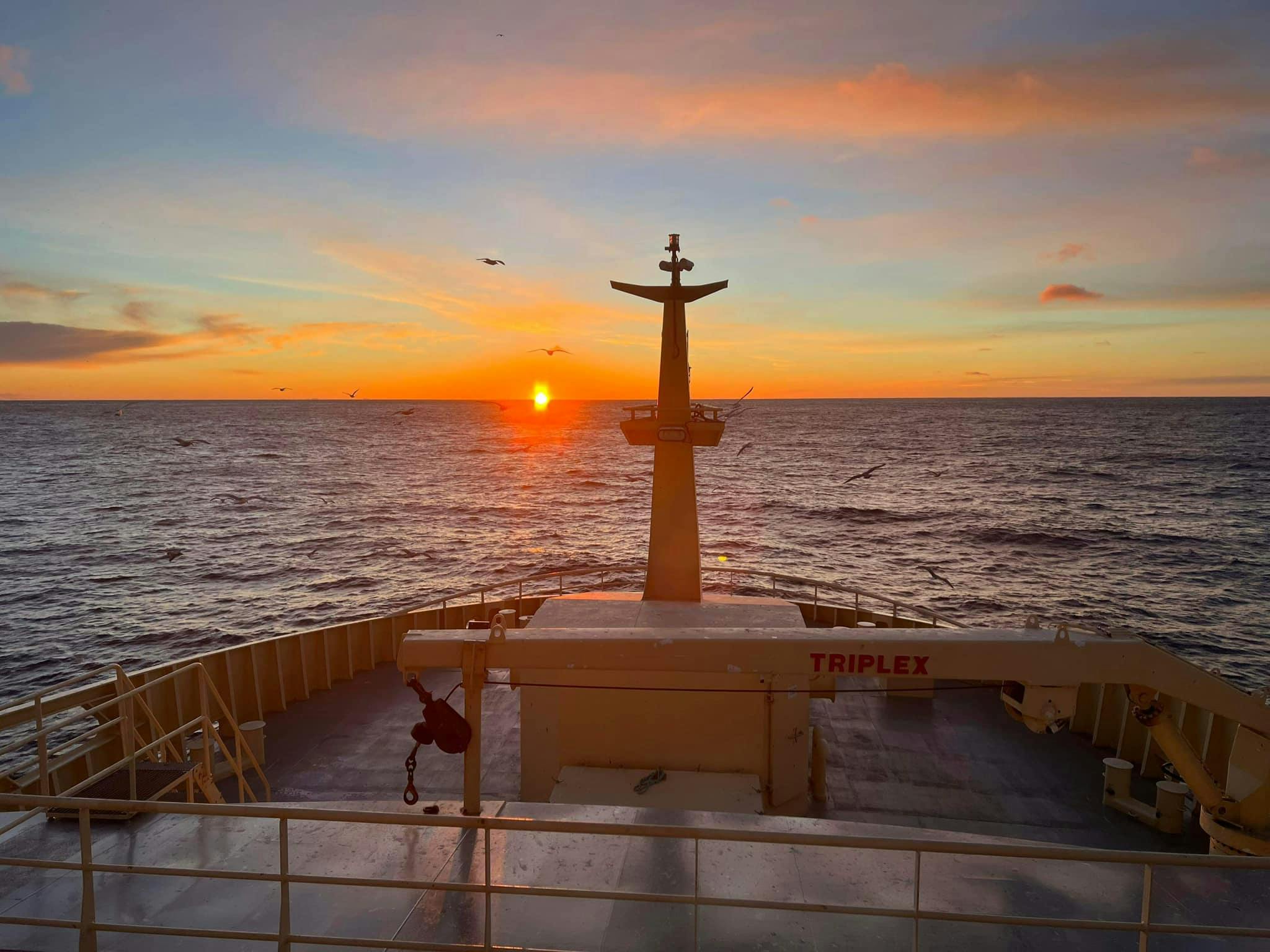 F/T Ramoen sailing into the sunset
